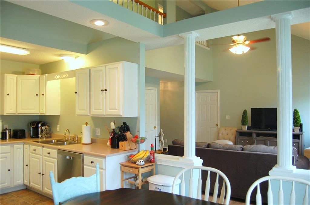 6084 Brandermill Ridge Columbus, IN 47203 - Photo 6 of 19 Gallery Image 6