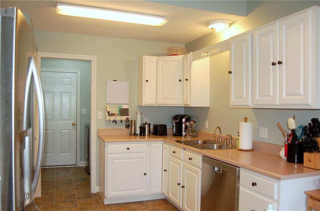 6084 Brandermill Ridge Columbus, IN 47203 - Photo 7 of 19 Gallery Image 7