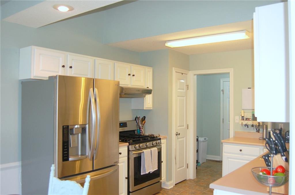 6084 Brandermill Ridge Columbus, IN 47203 - Photo 8 of 19 Gallery Image 8