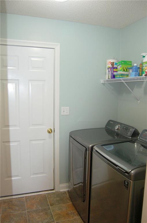 6084 Brandermill Ridge Columbus, IN 47203 - Photo 9 of 19 Gallery Image 9