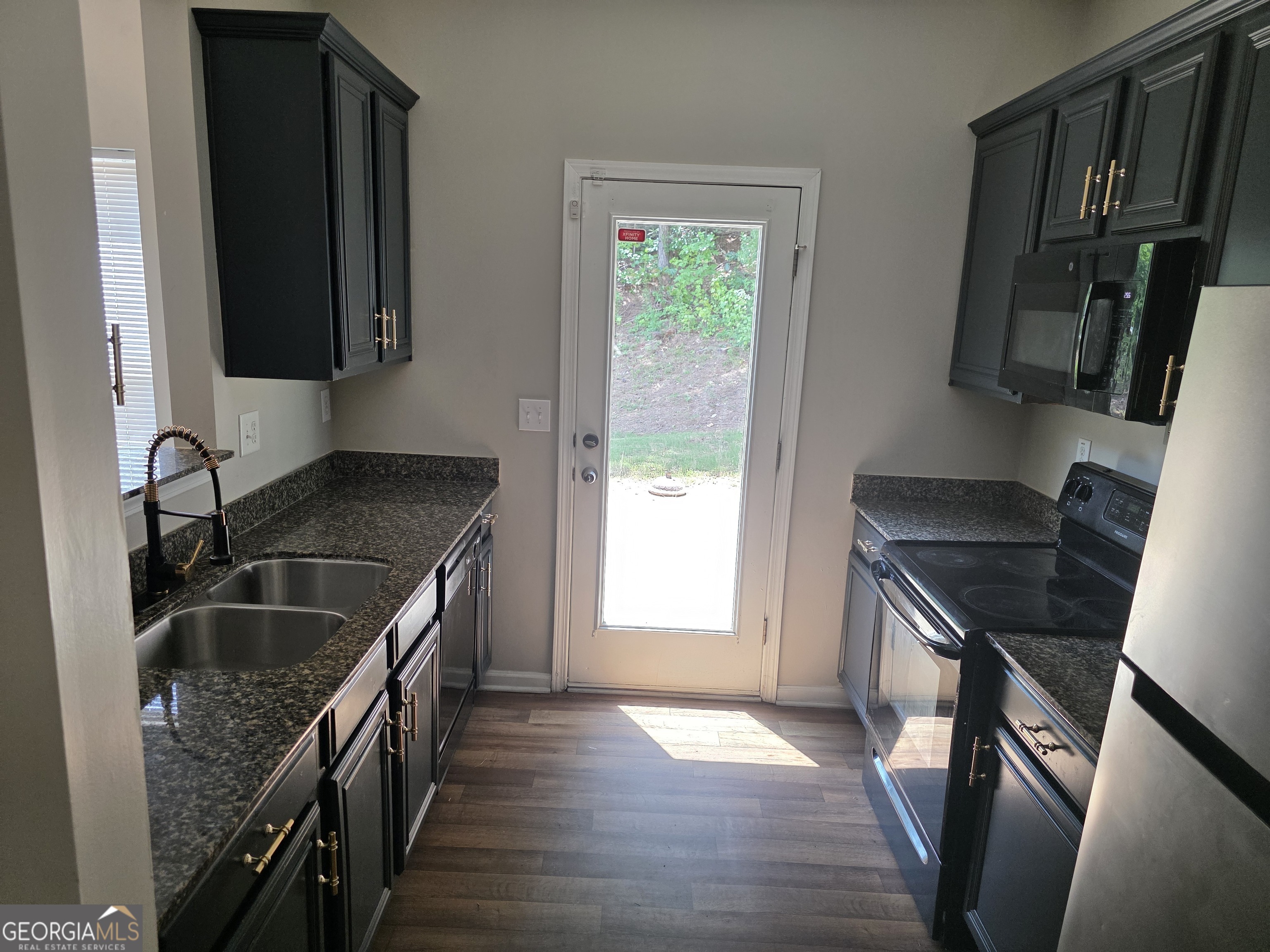 2873 Ridgeview Drive Atlanta, GA 30331 - Photo 11 of 32 a kitchen with granite countertop a sink stove and cabinets