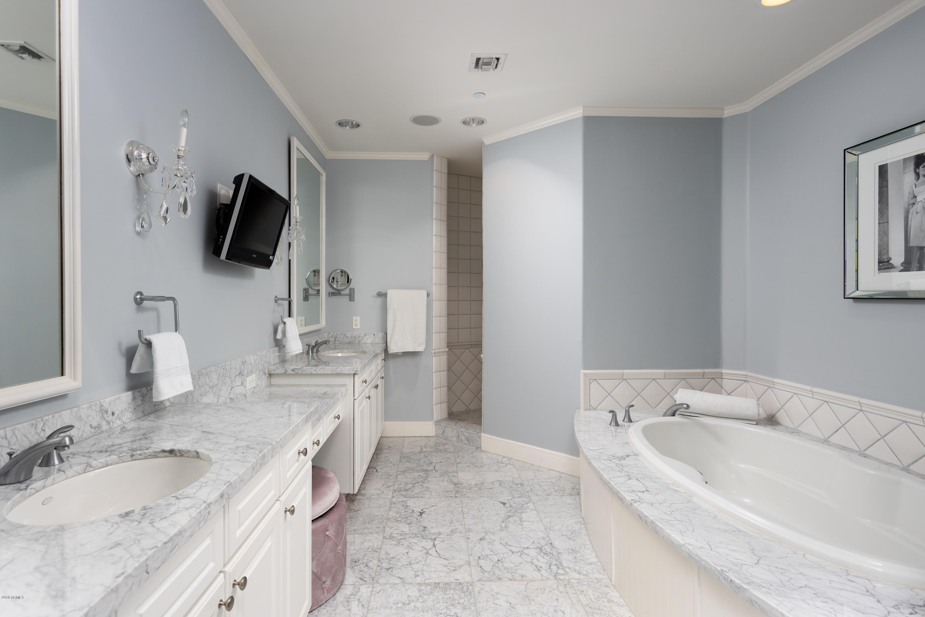 2211 East Camelback Road, Unit 1102 Phoenix, AZ 85016 - Photo 13 of 31 2211 E. Camelback Rd.-13 bathroom 1