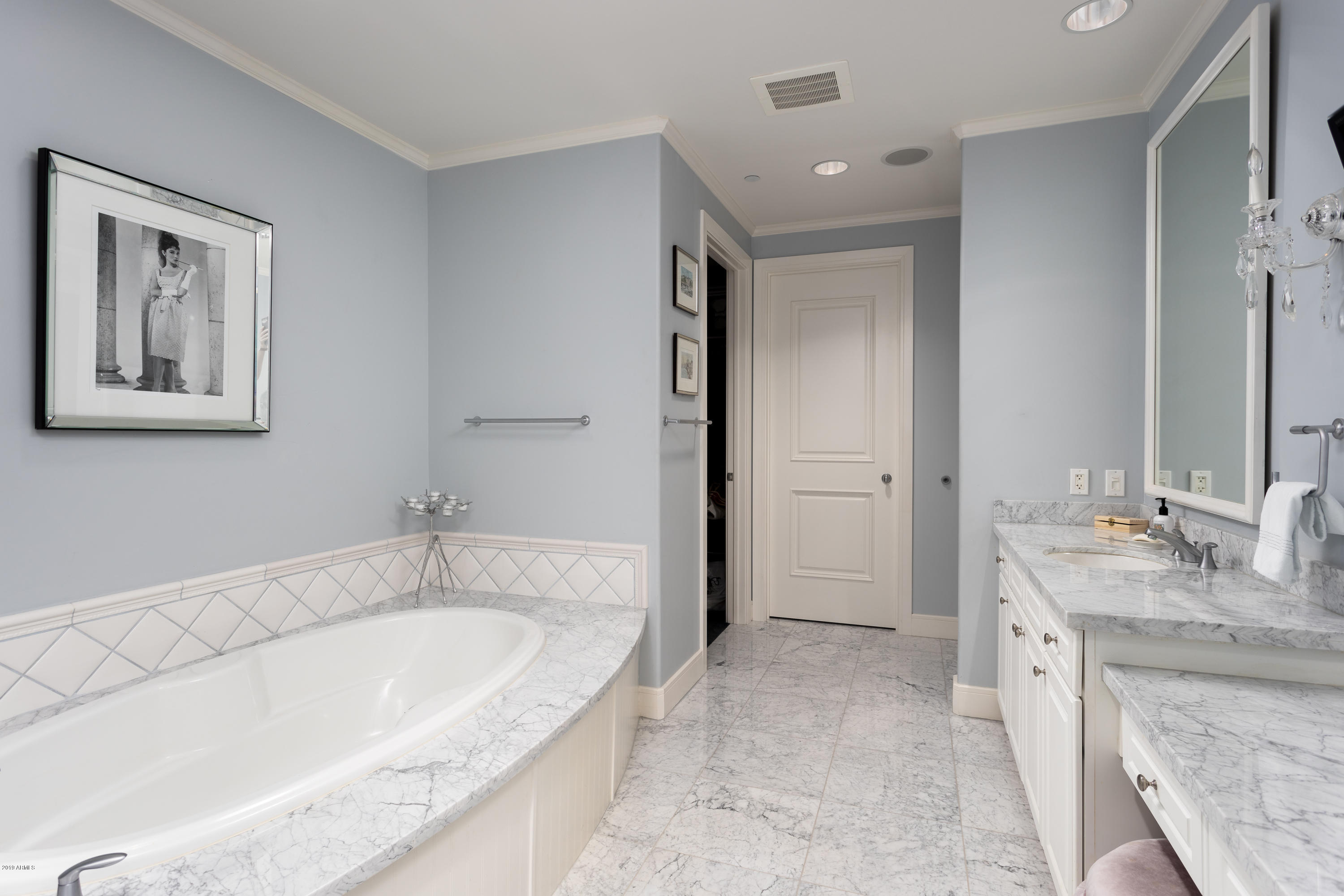 2211 East Camelback Road, Unit 1102 Phoenix, AZ 85016 - Photo 14 of 31 2211 E. Camelback Rd.-14 bathroom 1