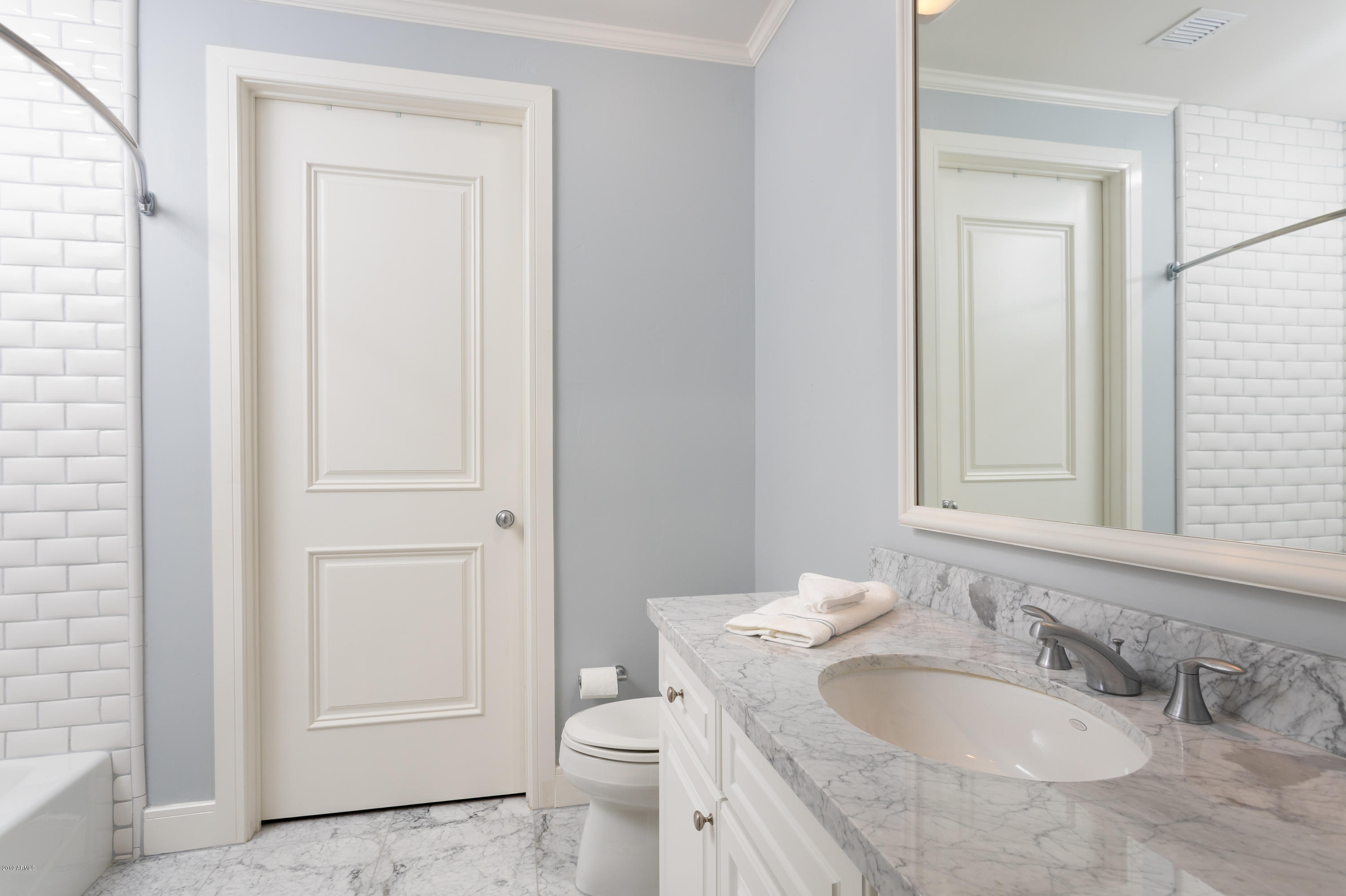 2211 East Camelback Road, Unit 1102 Phoenix, AZ 85016 - Photo 17 of 31 2211 E. Camelback Rd.-17 bathroom 2