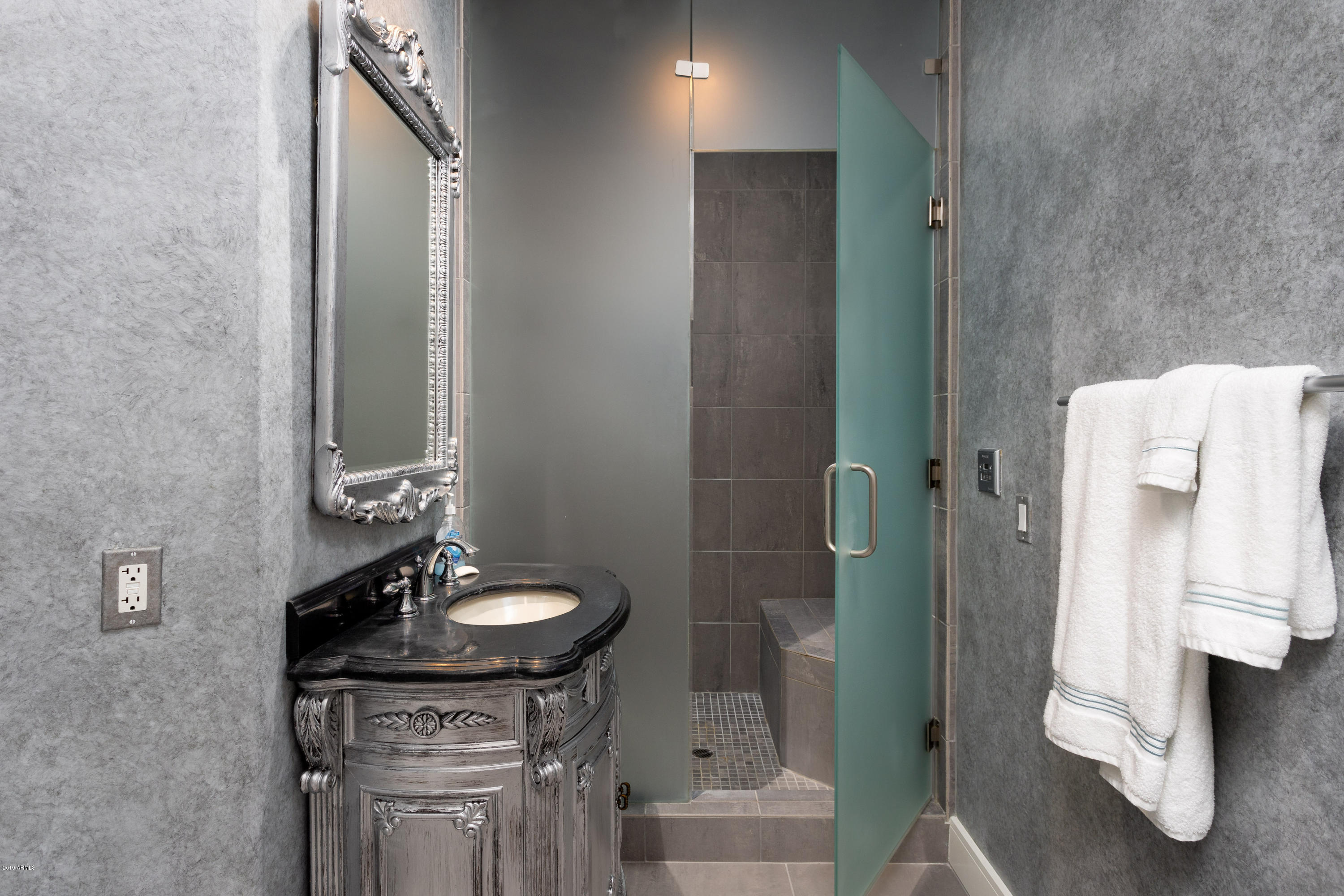 2211 East Camelback Road, Unit 1102 Phoenix, AZ 85016 - Photo 20 of 31 2211 E. Camelback Rd.-20 bathroom 3