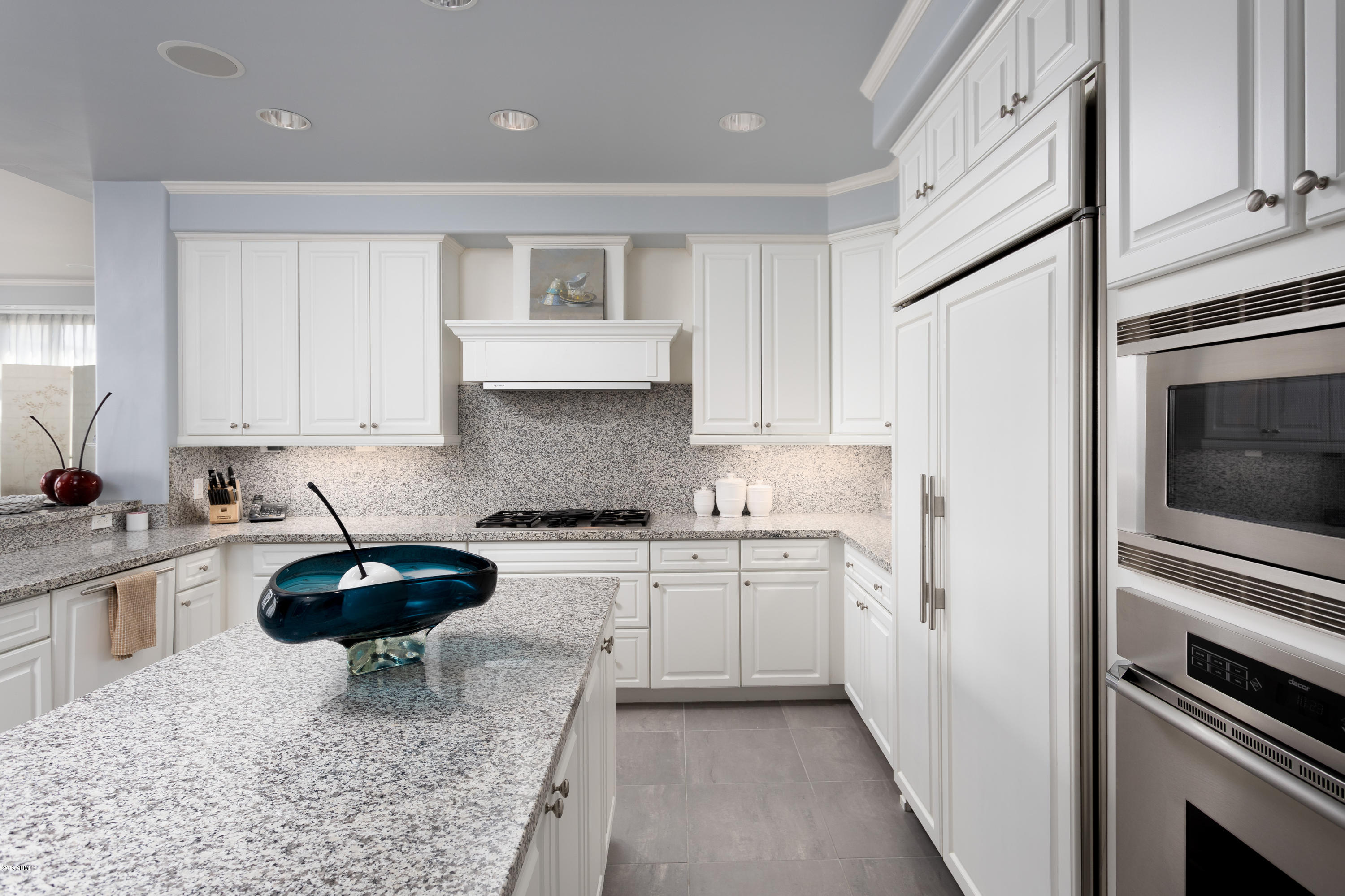 2211 East Camelback Road, Unit 1102 Phoenix, AZ 85016 - Photo 9 of 31 2211 E. Camelback Rd.-9 kitchen