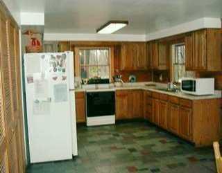 135 Trump Road Cheswick, PA 15024 - Photo 2 of 8 Kitchen.