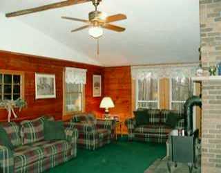 135 Trump Road Cheswick, PA 15024 - Photo 3 of 8 Living Room.