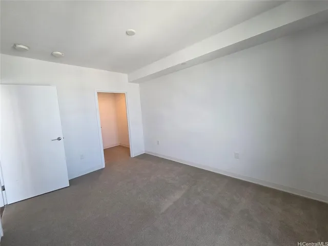 $3,000 | 987 Queen Street, Unit 3705, Honolulu, HI 96814