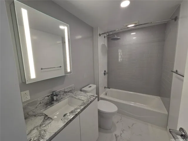 $3,000 | 987 Queen Street, Unit 3705, Honolulu, HI 96814