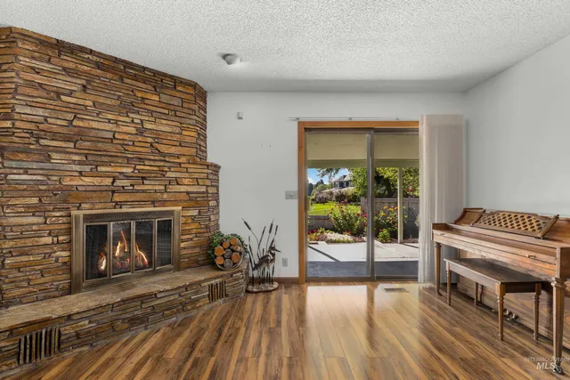 $625,000 | 918 North Eagle Hills Way, Eagle, ID 83616