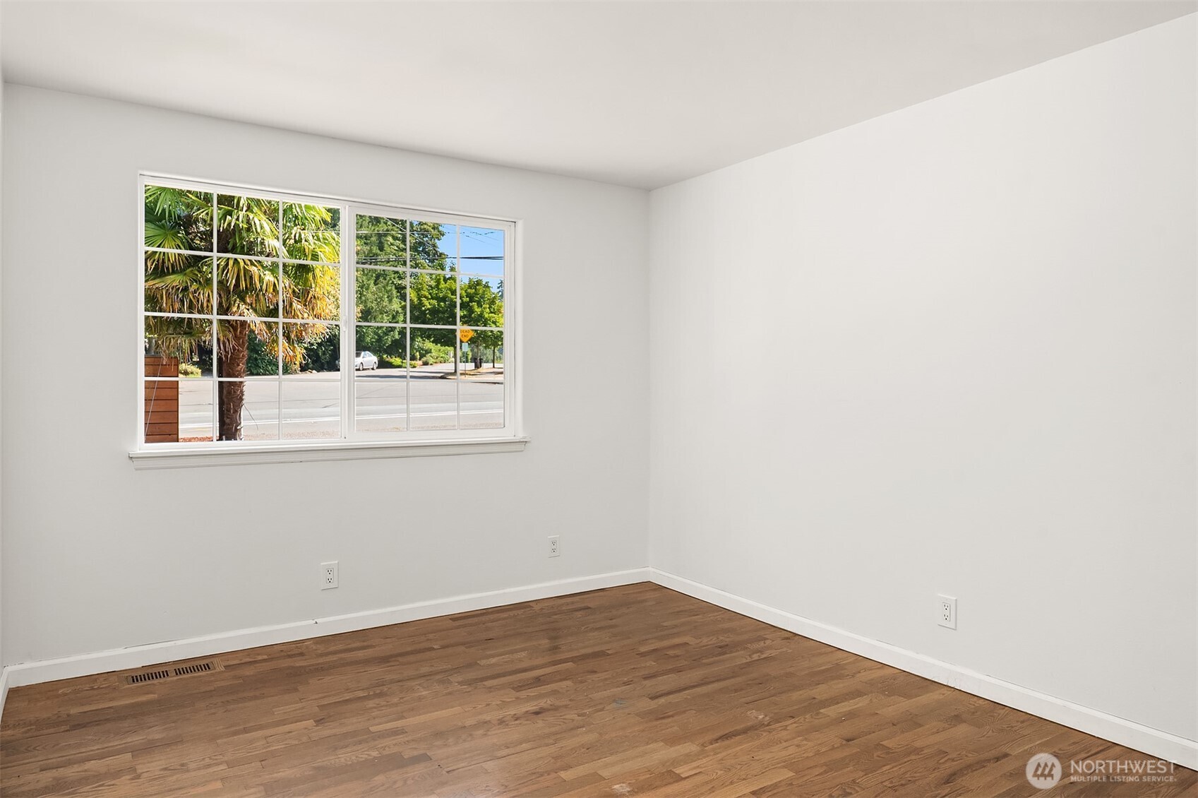 15201 Simonds Road Northeast Kenmore, WA 98028 - Photo 22 of 36 Gallery Image 22