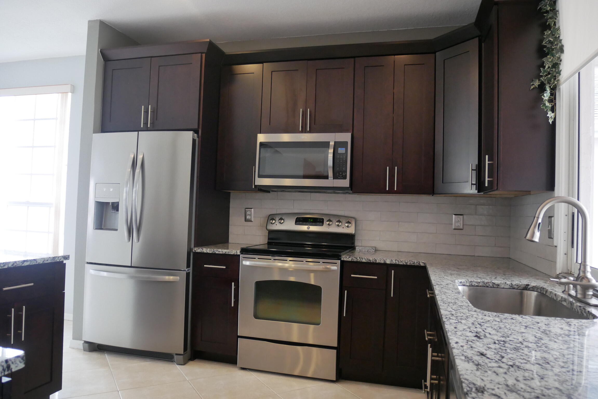 1039 Aviary Road Wellington, FL 33414 - Photo 5 of 15 00d9d9785b27-6359C524_9C02_41DC_8806_20A