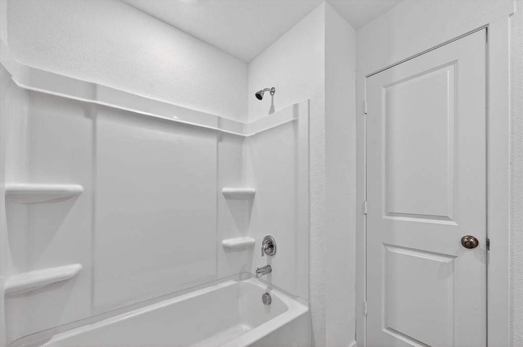 1609 Elliott Road Howe, TX 75459 - Photo 16 of 24 a bathroom with a bathtub and a toilet