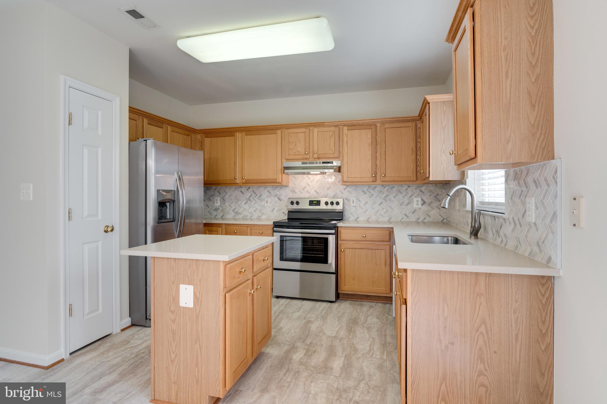 9058 Two Bays Road Lorton, VA 22079 - Photo 22 of 42 Kitchen with new stainless steel appliances