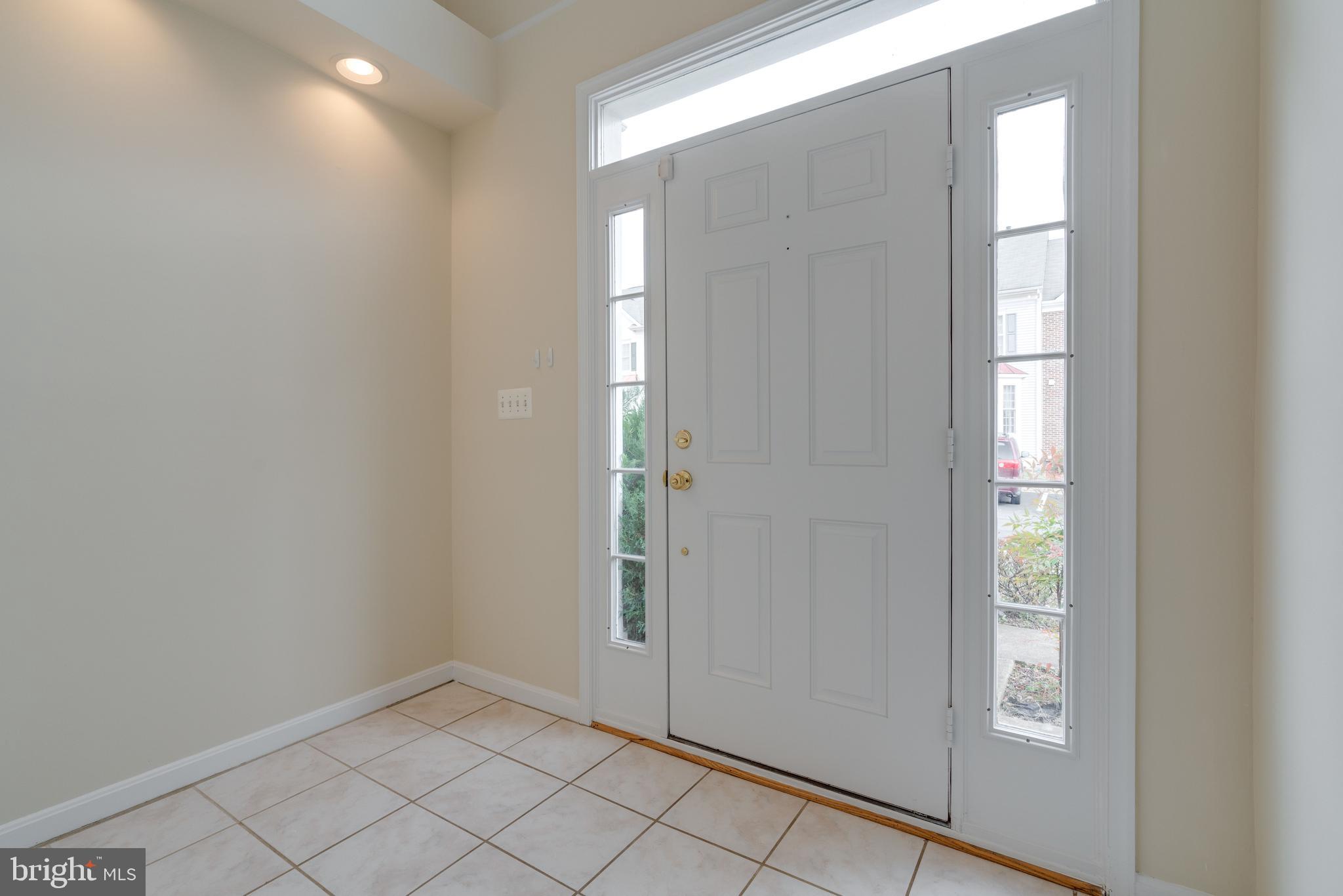 9058 Two Bays Road Lorton, VA 22079 - Photo 4 of 42 2 story foyer