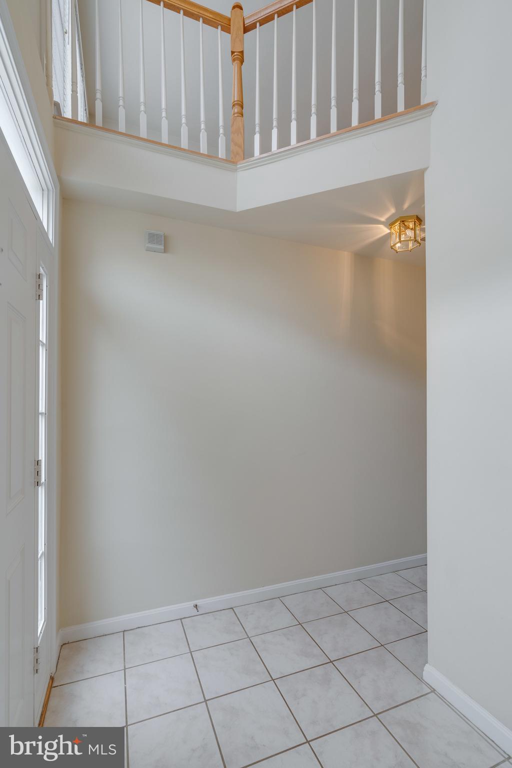 9058 Two Bays Road Lorton, VA 22079 - Photo 5 of 42 2 story foyer