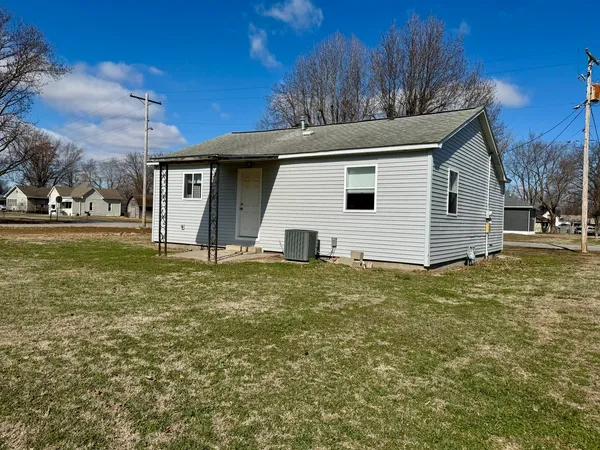 $109,000 | 103 East North Street, Sesser, IL 62884
