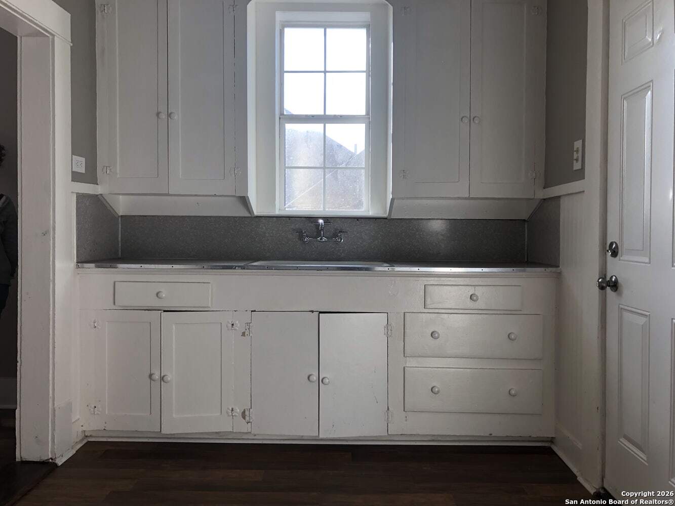 215 Rigsby Avenue San Antonio, TX 78210 - Photo 8 of 13 a view of cabinets