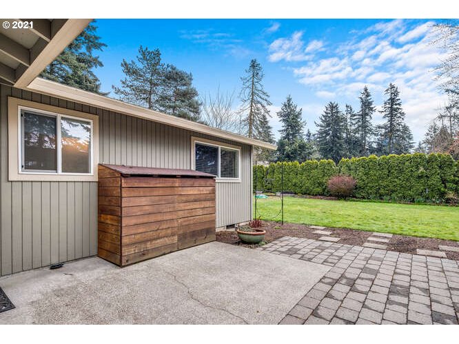 6310 Southwest Burma Road Lake Oswego, OR 97035 - Photo 22 of 27 Gallery Image 22