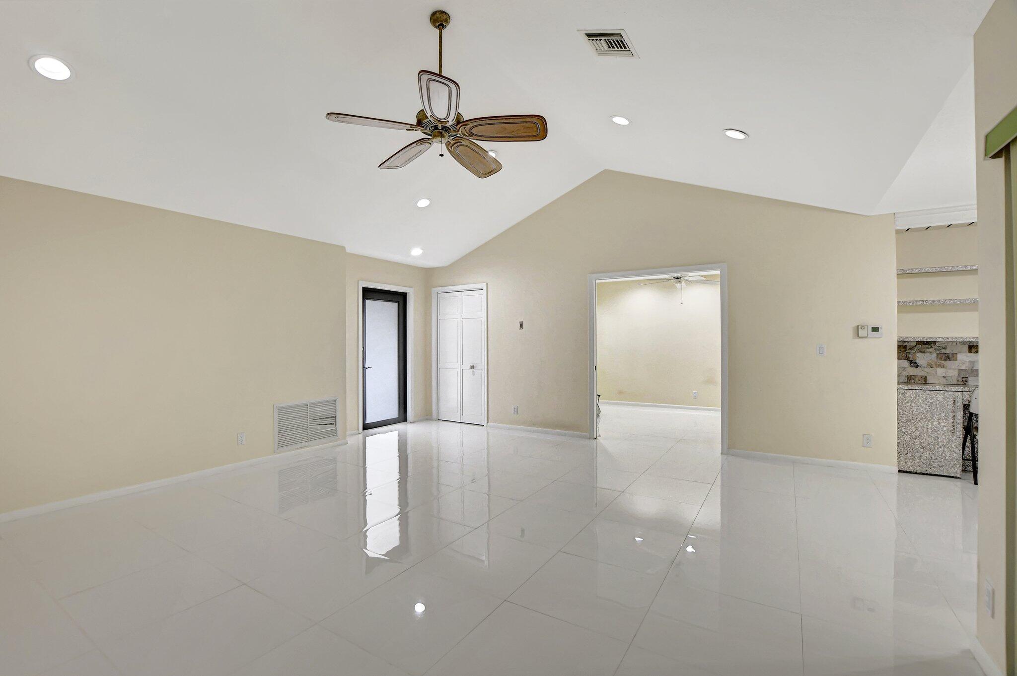 8923 Old Pine Road Boca Raton, FL 33433 - Photo 5 of 29 7-web-or-mls-DSC_0366