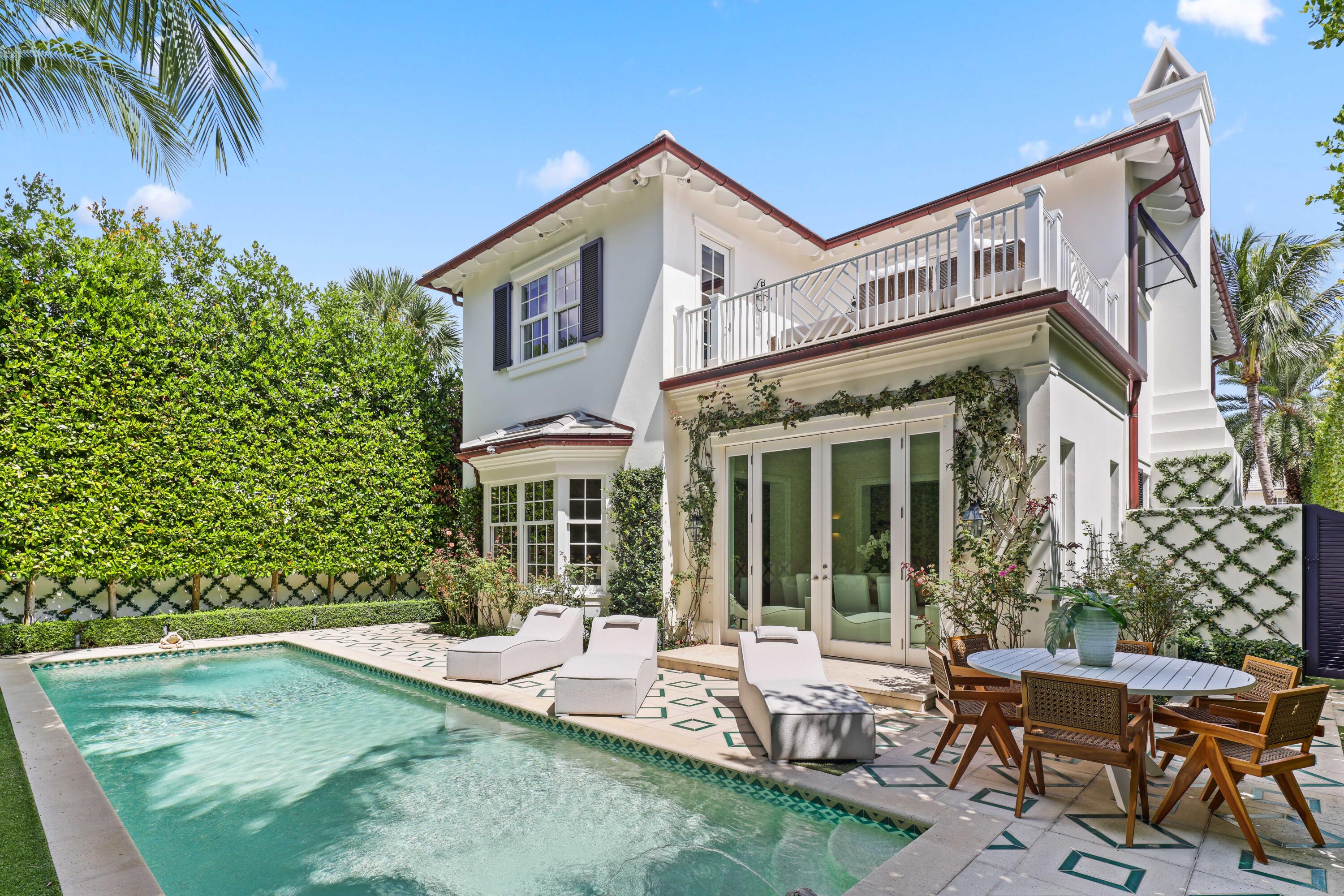 308 Cocoanut Row Palm Beach, FL 33480 - Photo 16 of 52 16 - Backyard