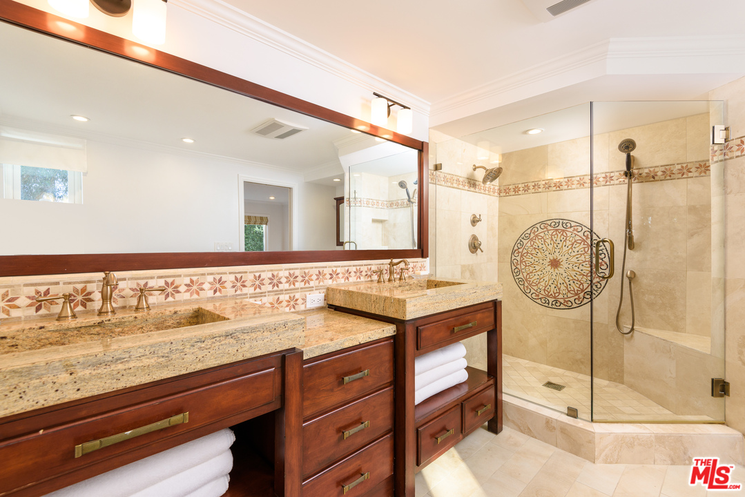 13340 Chalon Road Los Angeles, CA 90049 - Photo 16 of 22 Gallery Image 16