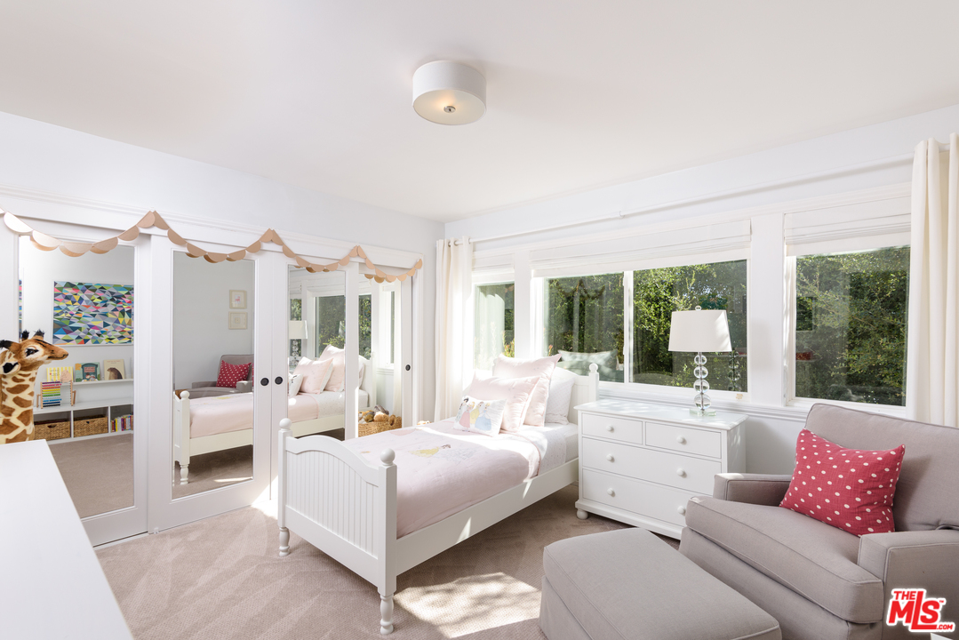 13340 Chalon Road Los Angeles, CA 90049 - Photo 19 of 22 Gallery Image 19