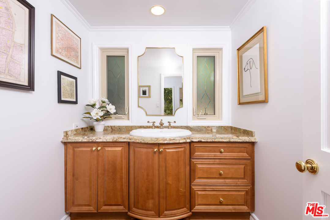 13340 Chalon Road Los Angeles, CA 90049 - Photo 22 of 22 Gallery Image 22
