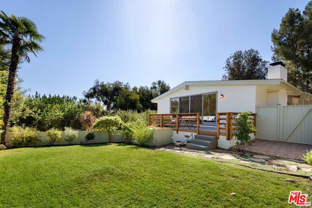 13340 Chalon Road Los Angeles, CA 90049 - Photo 4 of 22 Gallery Image 4