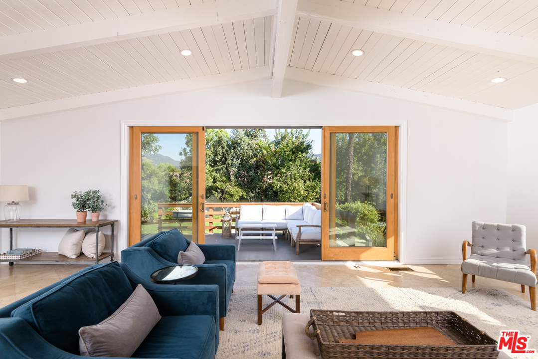 13340 Chalon Road Los Angeles, CA 90049 - Photo 6 of 22 Gallery Image 6