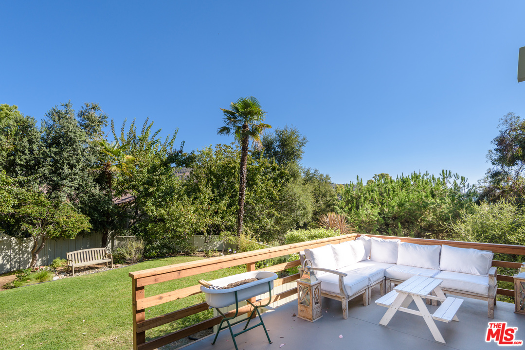 13340 Chalon Road Los Angeles, CA 90049 - Photo 9 of 22 Gallery Image 9