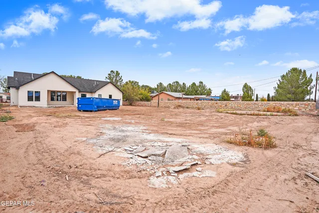 a view of a house with a big yard