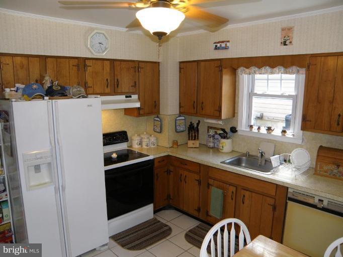 671 Shore Road Severna Park, MD 21146 - Photo 3 of 10 Kitchen