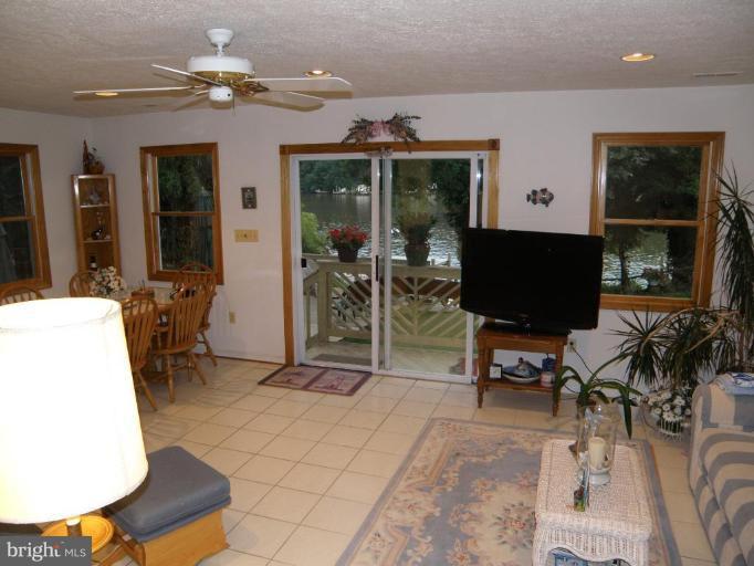 671 Shore Road Severna Park, MD 21146 - Photo 9 of 10 Family Room