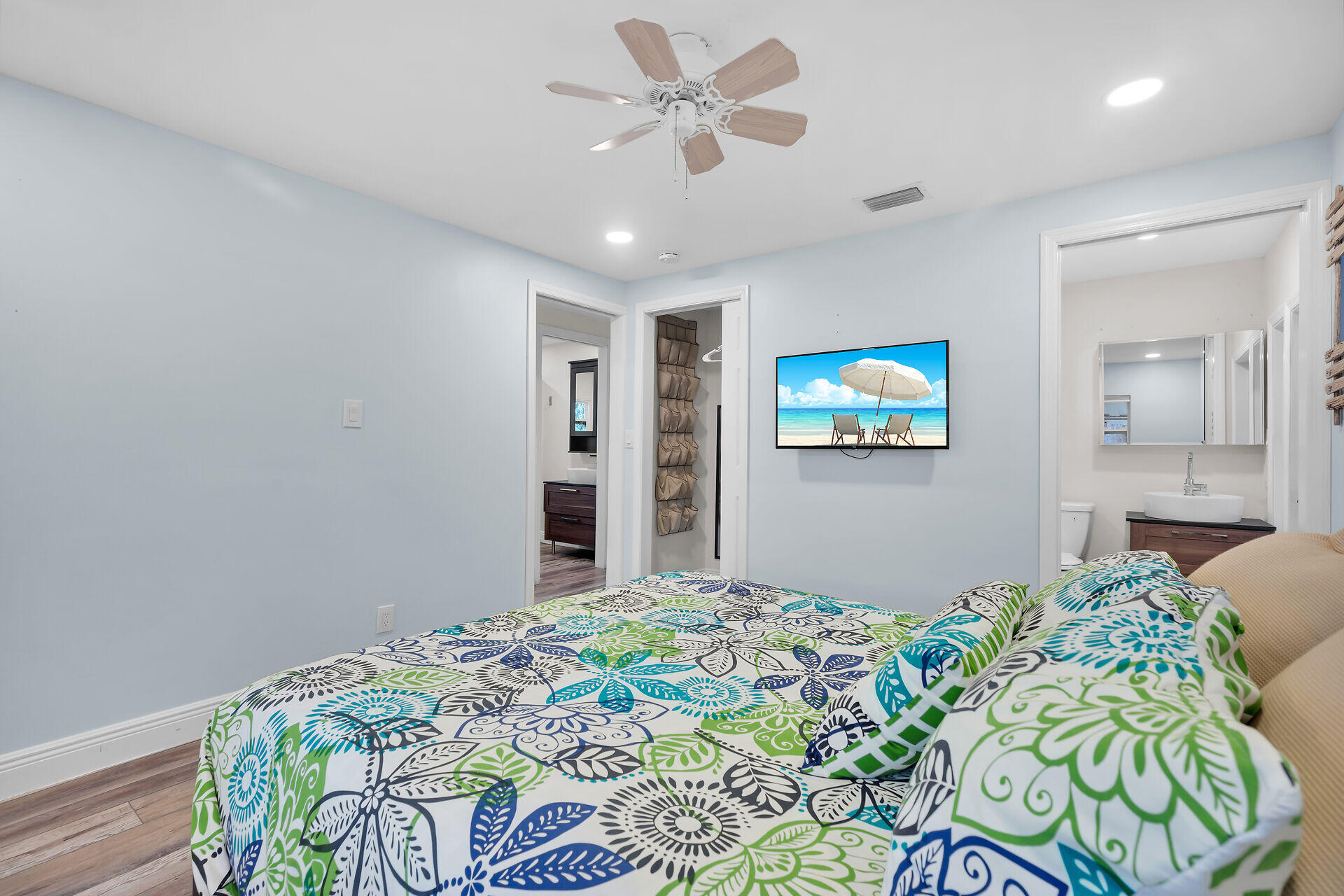 7 Avenue D Key Largo, FL 33037 - Photo 19 of 36 a bedroom with bed and a window