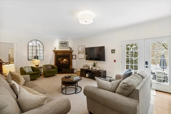 $995,000 | 2001 Depot Street, Manchester, VT 05255