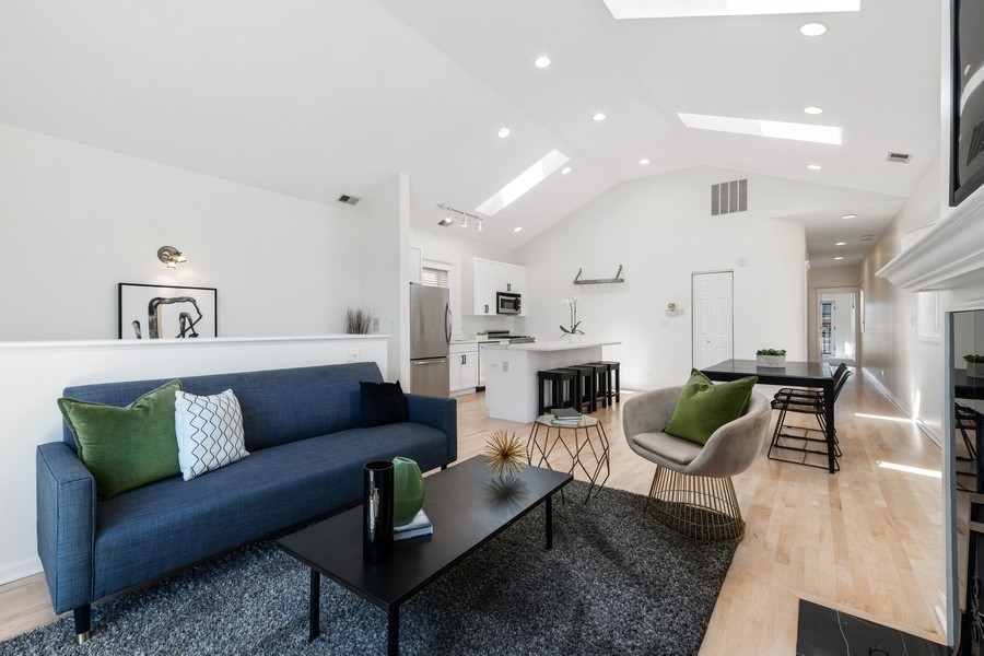 1044 West Fulton Street, Unit 4 Chicago, IL 60607 - Photo 2 of 18