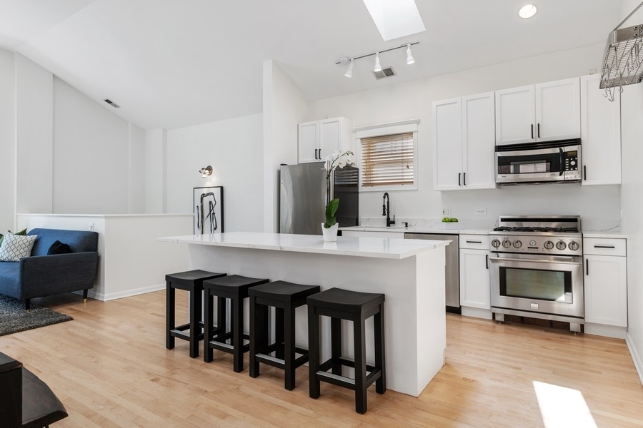 1044 West Fulton Street, Unit 4 Chicago, IL 60607 - Photo 4 of 18