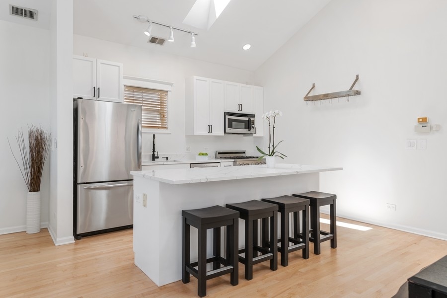 1044 West Fulton Street, Unit 4 Chicago, IL 60607 - Photo 5 of 18