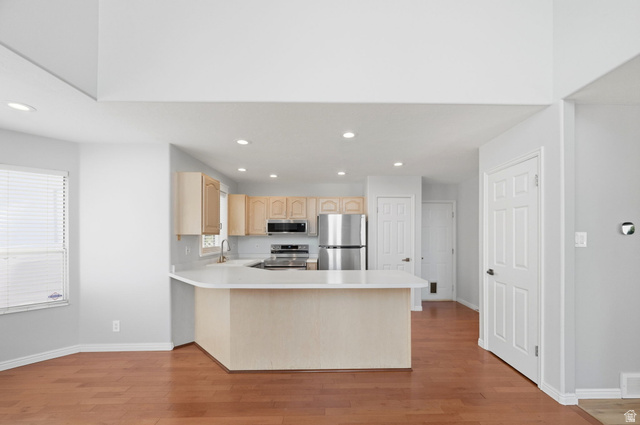 7910 Pear Tree Circle Sandy, UT 84094 - Photo 5 of 32