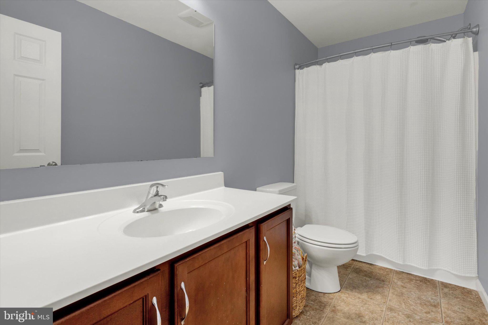181 Overlook Road Morgantown, PA 19543 - Photo 27 of 37 Hallway bathroom