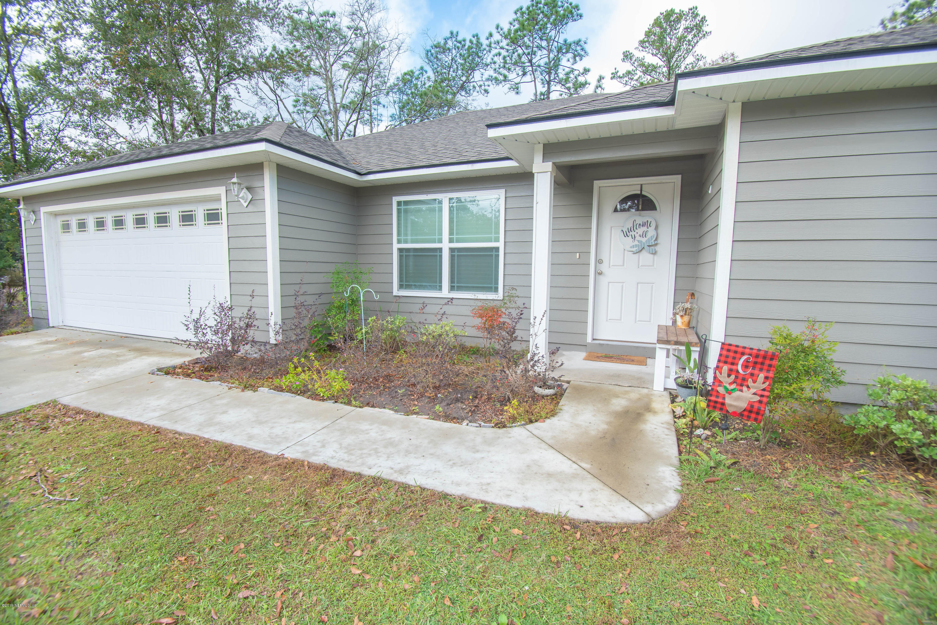 9964 River Oak Circle Glen St. Mary, FL 32040 - Photo 41 of 41 a front view of a house with a yard and garage