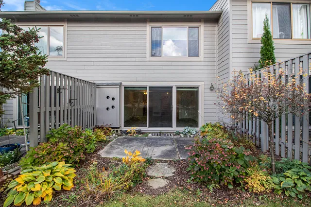 $2,225 | 614 Peninsula Court, Ann Arbor, MI 48105