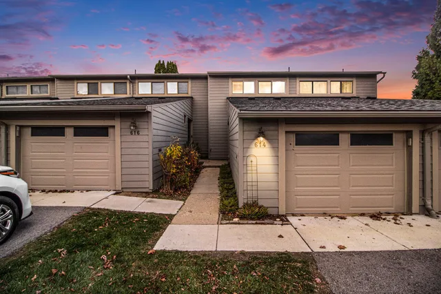 $2,225 | 614 Peninsula Court, Ann Arbor, MI 48105