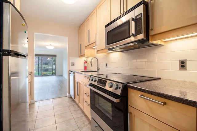 $2,225 | 614 Peninsula Court, Ann Arbor, MI 48105