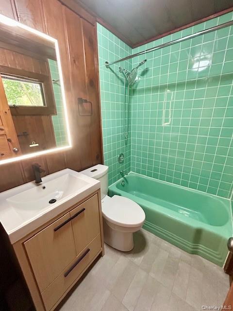 272 Drake Road Pleasant Valley, NY 12569 - Photo 41 of 43 a bathroom with a sink toilet and tub