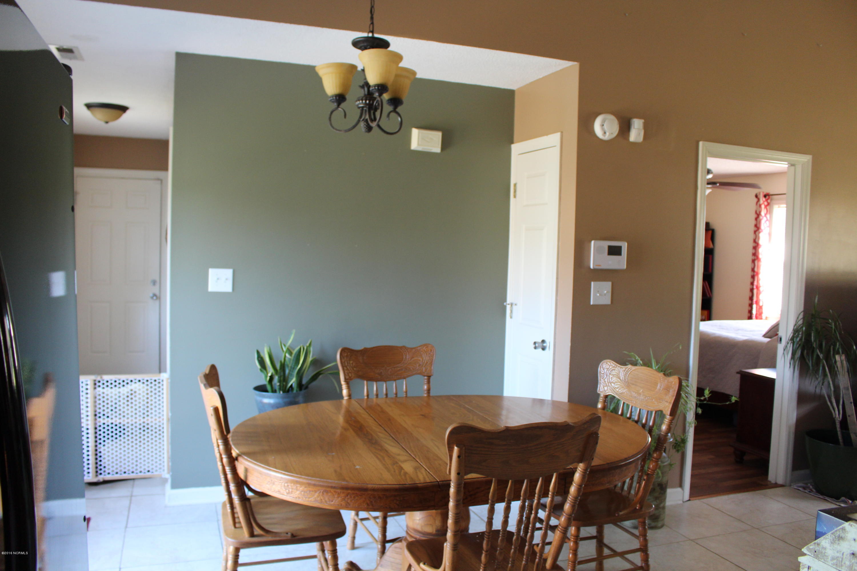 287 Parnell Road Hubert, NC 28539 - Photo 13 of 41 Dining Area
