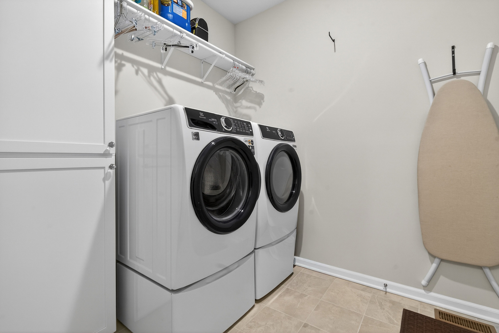 429 Fairway Lane Sycamore, IL 60178 - Photo 23 of 43 a utility room with dryer and washer