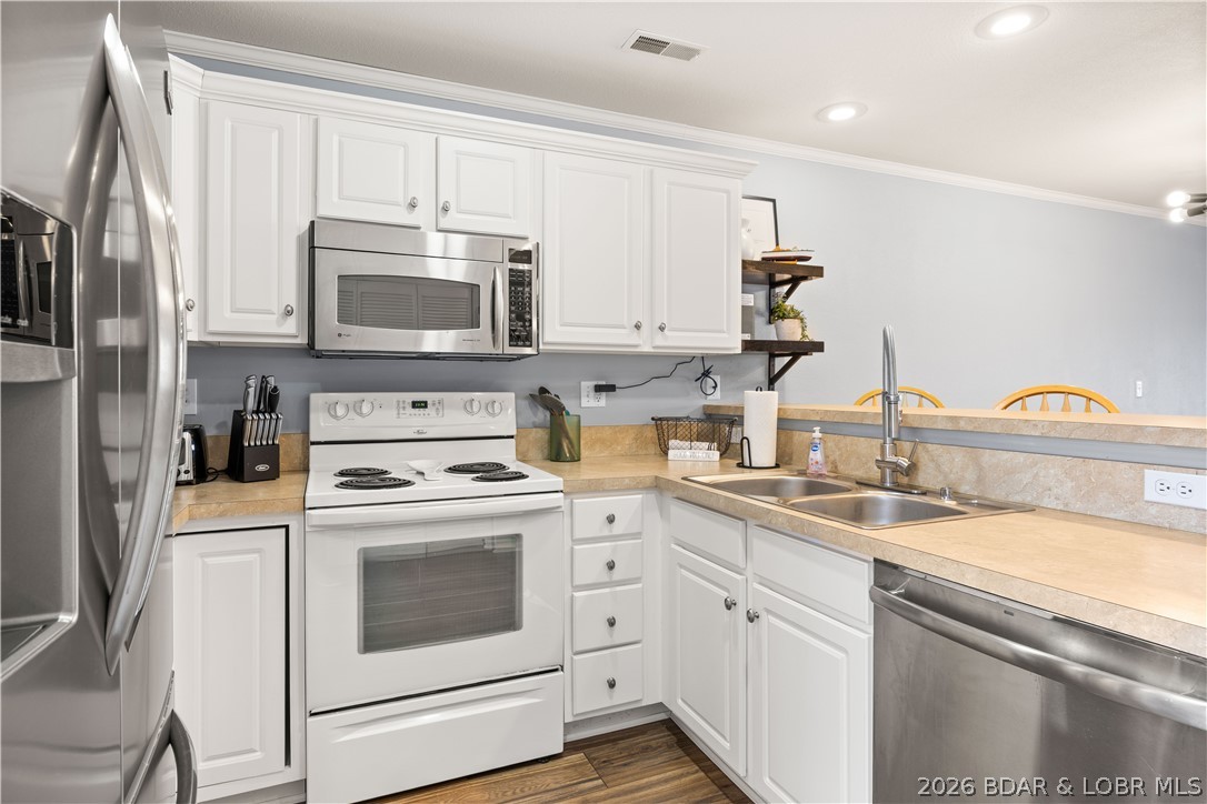 245 Plaza Beach Road, Unit 2B Camdenton, MO 65020 - Photo 4 of 32